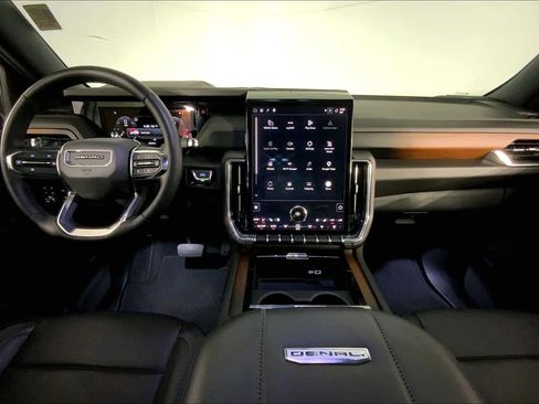 Used 2025 GMC Yukon Denali AWD/4WD image 14