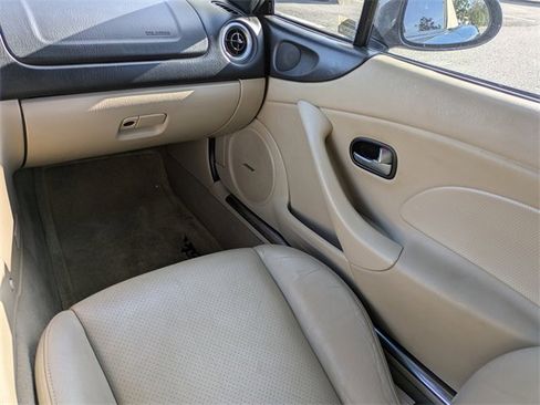 Used 2003 MAZDA MX-5 Miata Base image 16