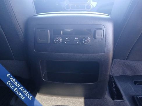 Used 2020 GMC Yukon SLT w/ Premium Edition image 16