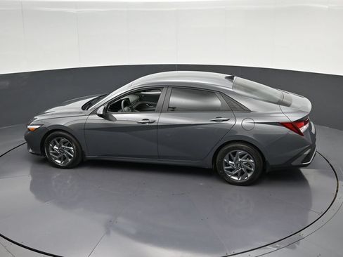 Used 2024 Hyundai Elantra SEL FWD image 26