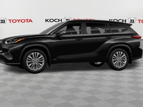 New 2026 Toyota Highlander Platinum image 3