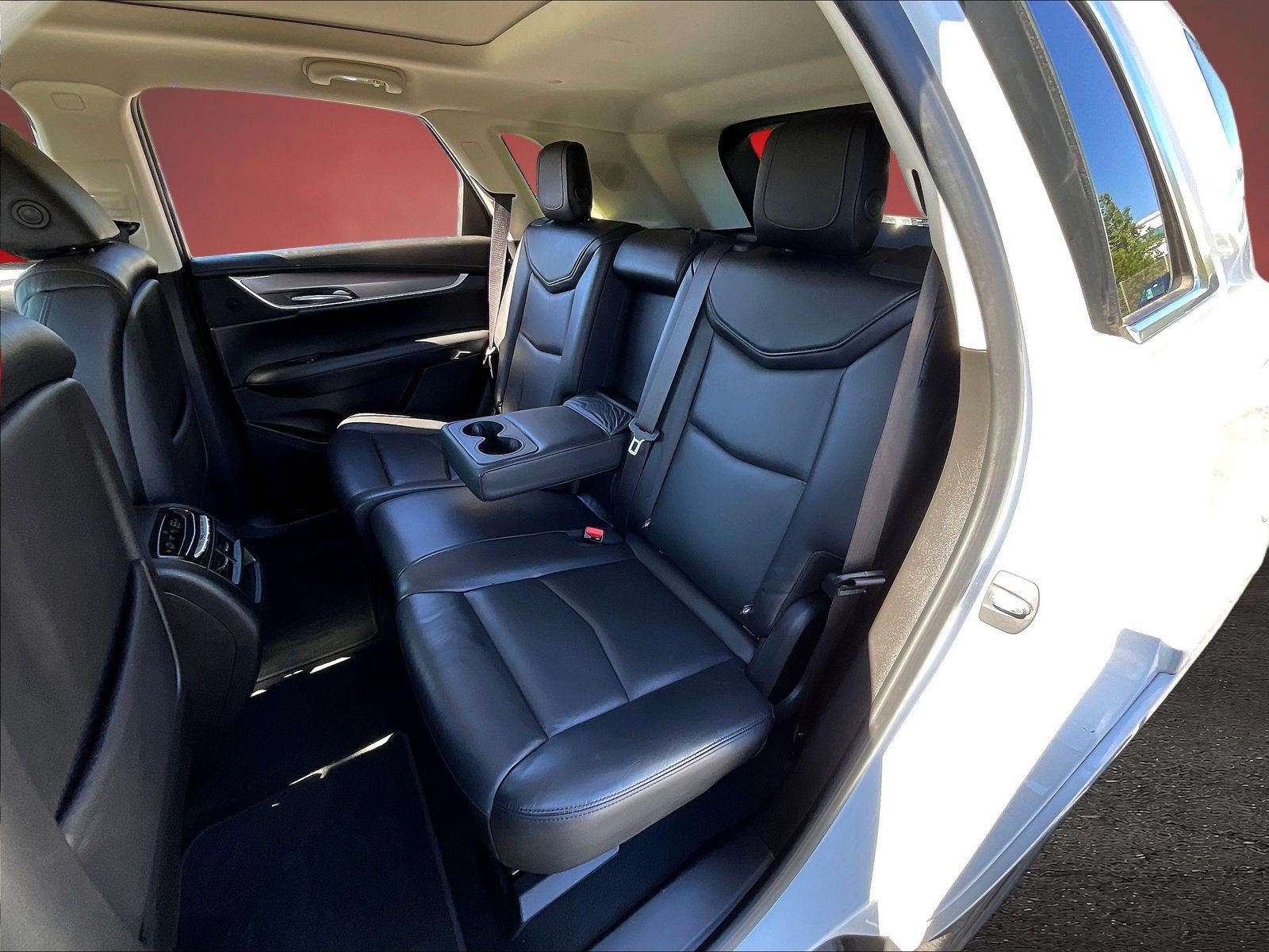 Used 2018 Cadillac XT5 Luxury w/ LPO, Black Ice Package AWD/4WD image 21