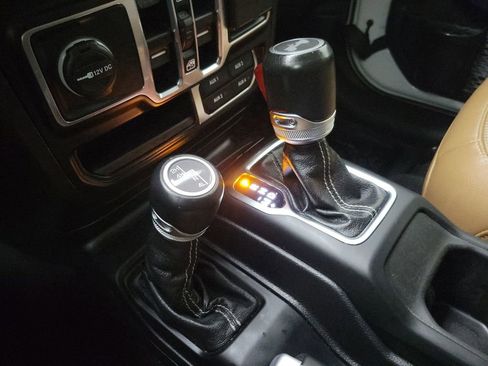 Used 2020 Jeep Wrangler Unlimited Sahara image 14