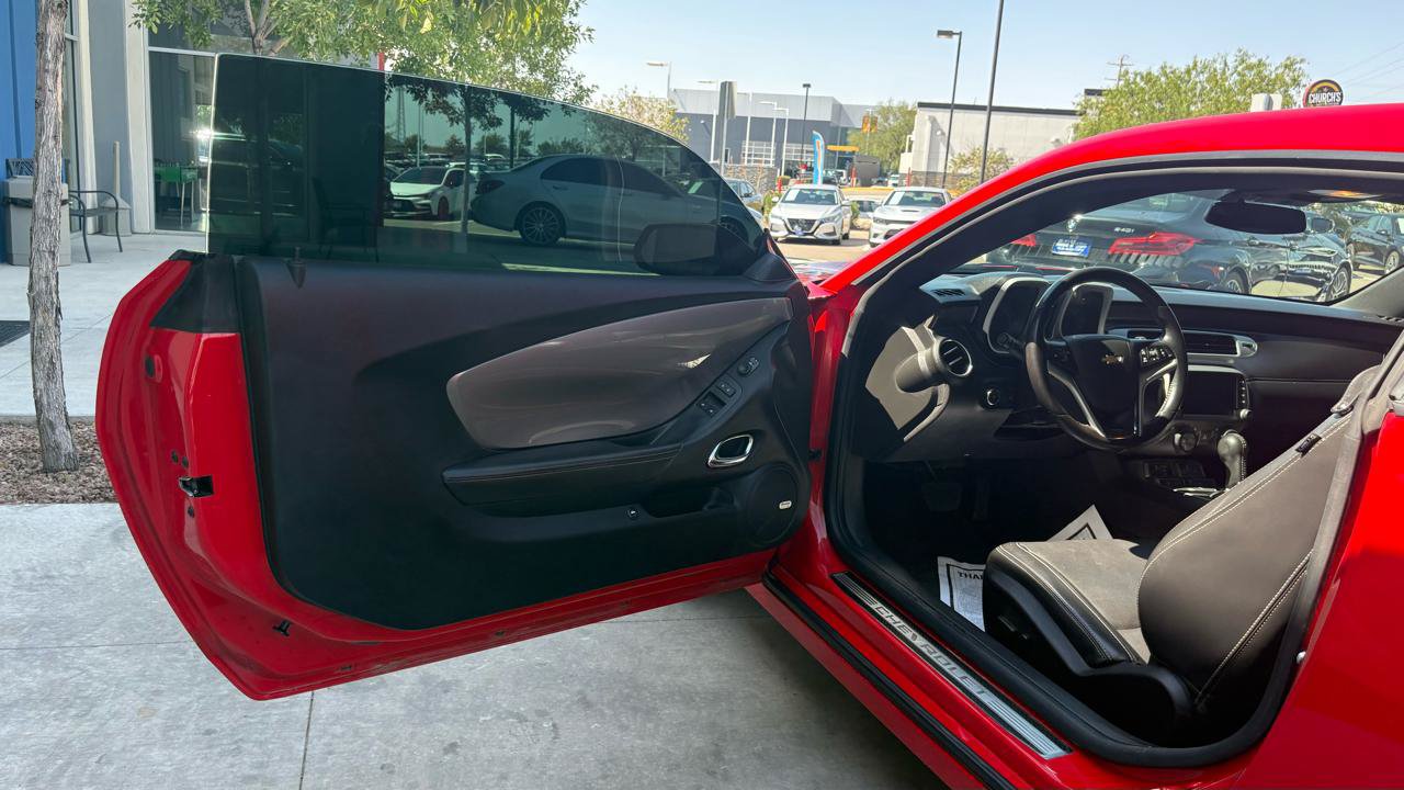 Used 2015 Chevrolet Camaro SS RWD image 15