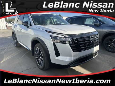 New 2026 Nissan Pathfinder Platinum image 1