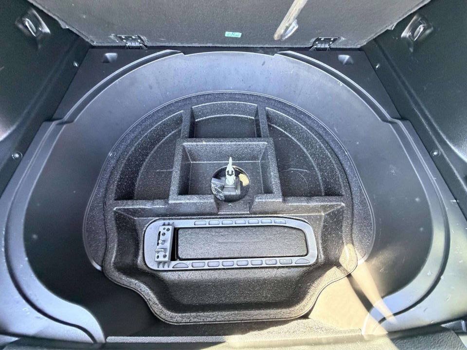 Used 2017 Jeep Cherokee Sport w/ Cold Weather Group FWD image 6