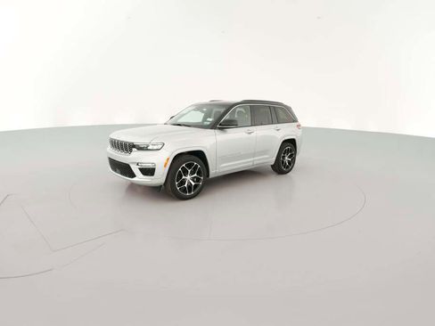New 2025 Jeep Grand Cherokee Summit image 4