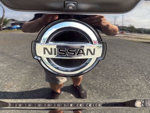 Used 2021 Nissan Titan SV w/ SV Convenience Package AWD/4WD image 9