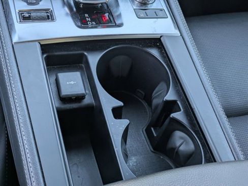 Used 2024 Jaguar F-PACE R-Dynamic S image 18