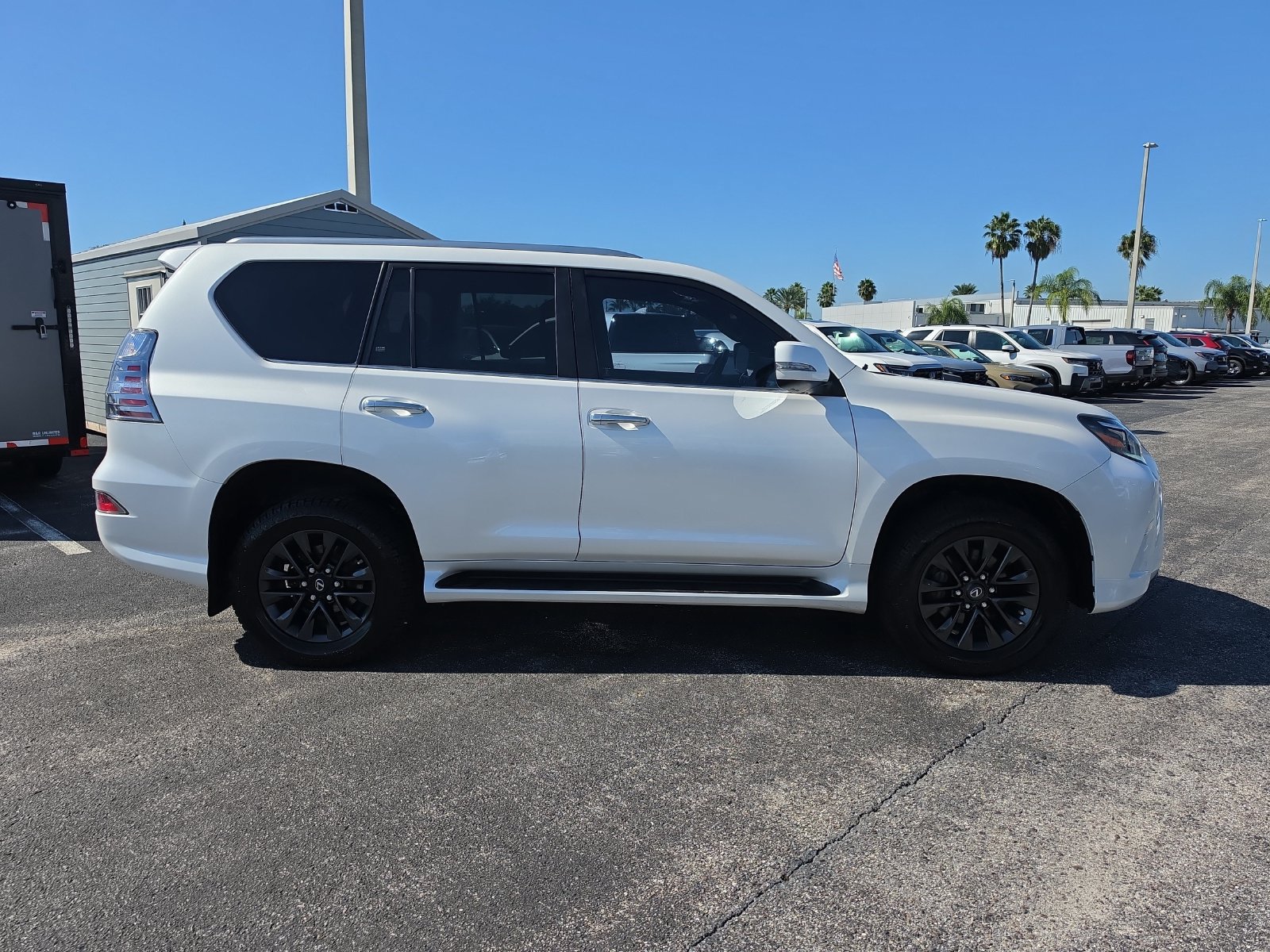 Used 2023 Lexus GX 460 Premium w/ Premium Package AWD/4WD image 3