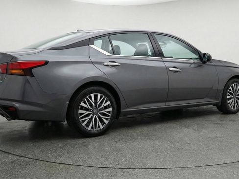 Used 2025 Nissan Altima 2.5 SV image 9
