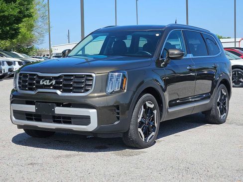 Used 2025 Kia Telluride S image 9