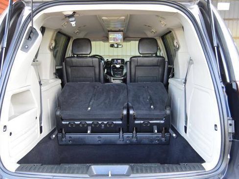 Used 2015 Chrysler Town & Country Touring FWD image 42