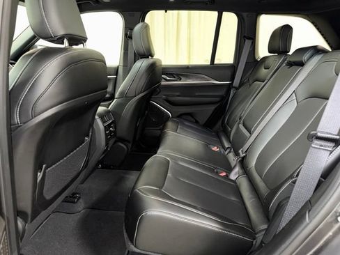 Used 2024 Jeep Grand Cherokee Limited w/ Luxury Tech Group II AWD/4WD image 18