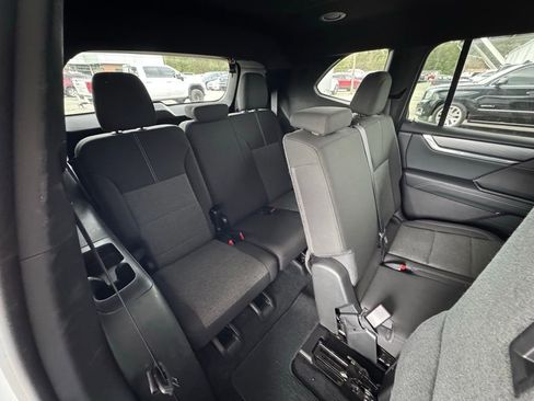 Used 2025 GMC Acadia Elevation image 27