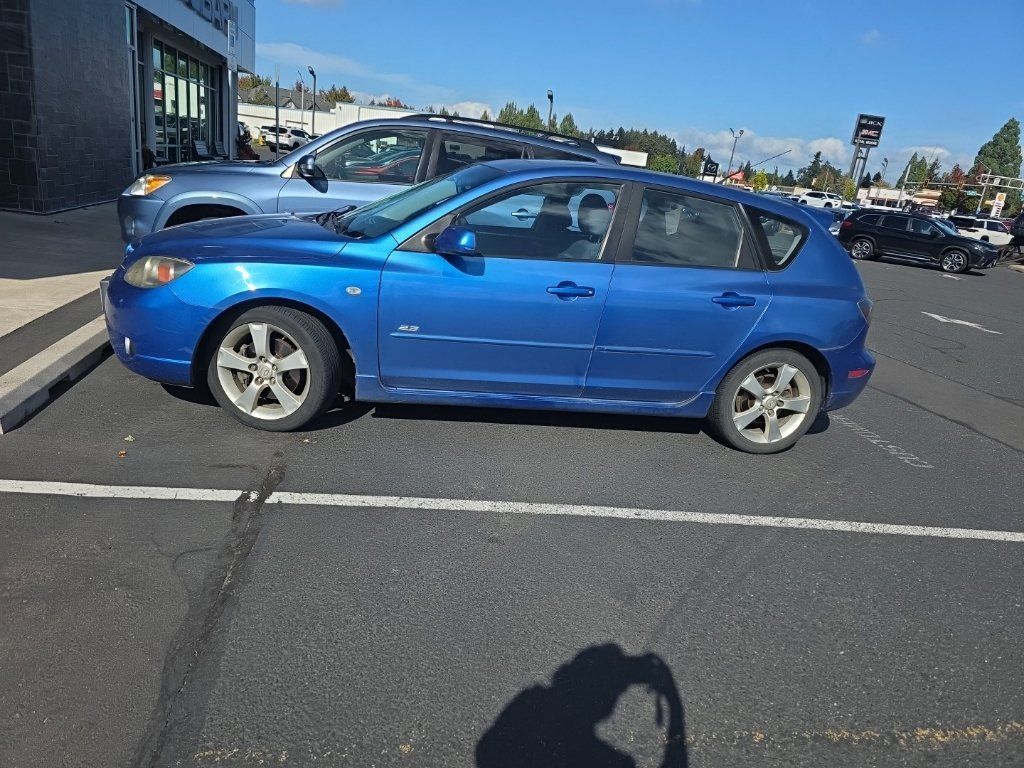 Used 2005 MAZDA MAZDA3 s w/ Moonroof & 6-CD Pkg FWD image 4