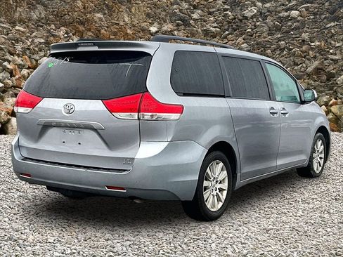 Used 2012 Toyota Sienna LE w/ Towing Pkg image 2