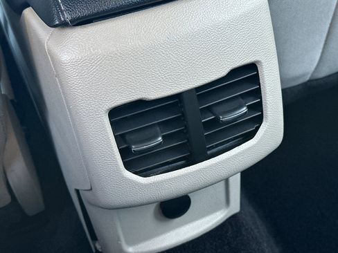 Used 2017 Ford Fusion SE w/ Fusion SE Technology Package image 14