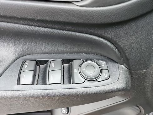 Used 2018 Chevrolet Equinox LT image 10