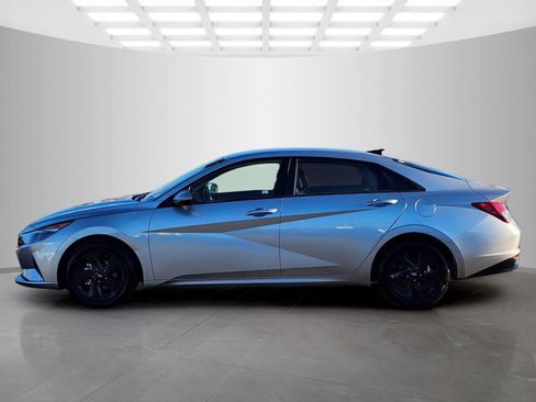 Certified 2022 Hyundai Elantra SEL w/ Convenience Package image 4