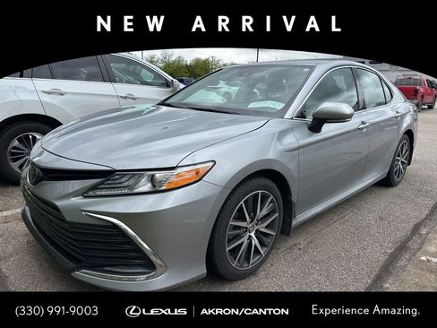 Used 2024 Toyota Camry XLE FWD image 1