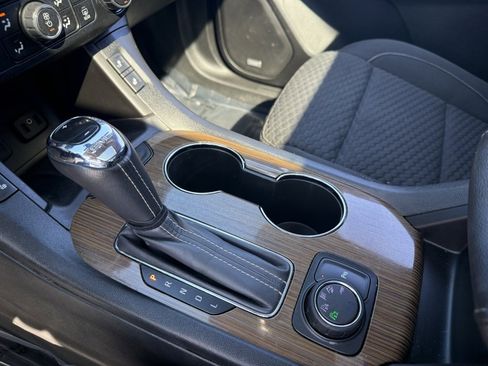 Used 2019 GMC Acadia SLE image 30