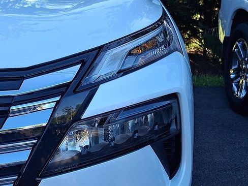 Certified 2025 Nissan Rogue SV AWD/4WD image 5