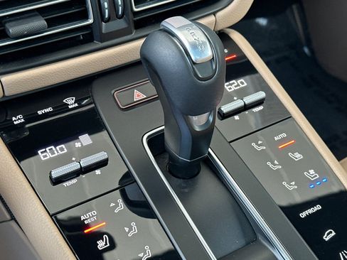 Used 2022 Porsche Macan AWD/4WD image 22