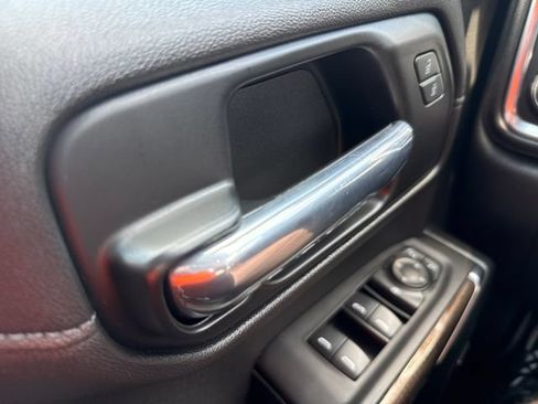 Used 2021 Chevrolet Silverado 1500 LT Trail Boss w/ Convenience Package II AWD/4WD image 33