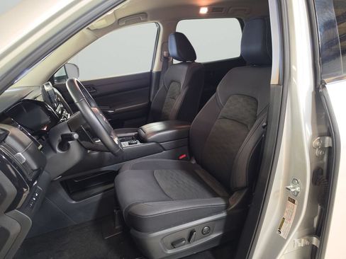 Used 2025 Nissan Pathfinder SV AWD/4WD image 9