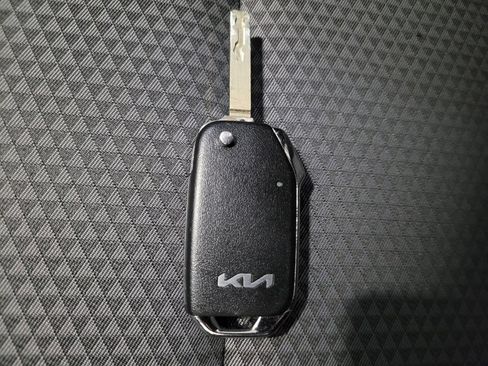 Used 2023 Kia Soul LX w/ LX Technology Package image 32