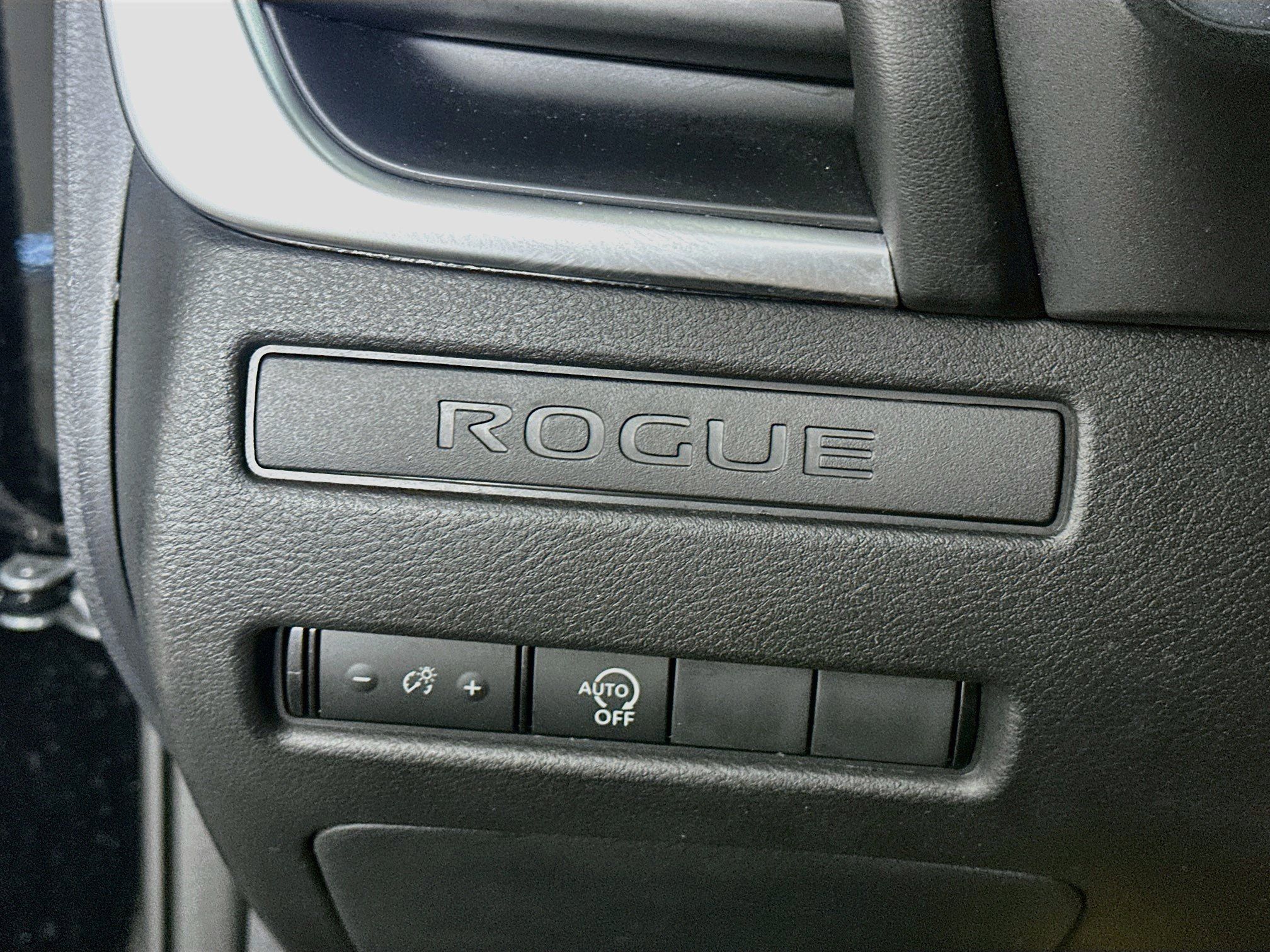Used 2023 Nissan Rogue S FWD image 17