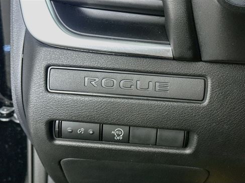 Used 2023 Nissan Rogue S FWD image 17