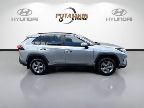 Used 2025 Toyota RAV4 XLE w/ Convenience Package image 4
