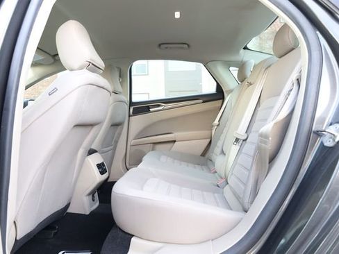 Used 2020 Ford Fusion SE image 26