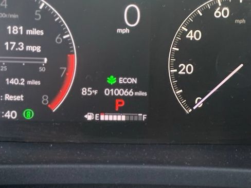 Used 2025 Honda Pilot Sport image 11