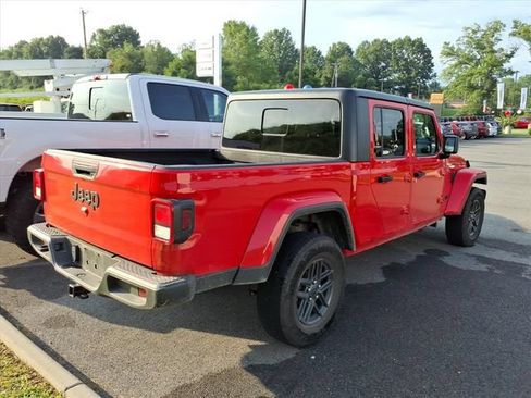 Used 2024 Jeep Gladiator Sport AWD/4WD image 8