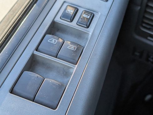 Used 2006 Nissan Titan SE image 3