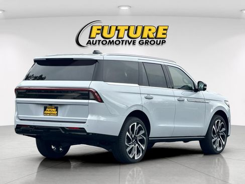 New 2026 Lincoln Navigator Reserve AWD/4WD image 3