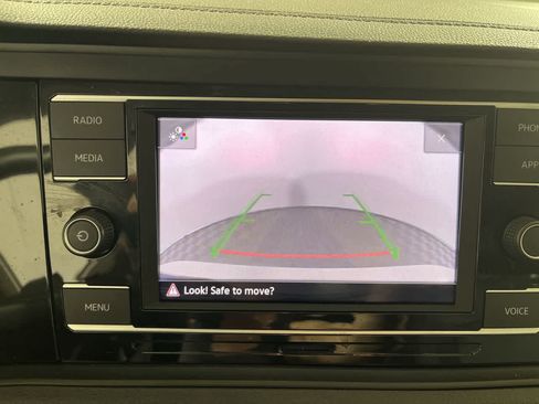 Used 2023 Volkswagen Jetta SE w/ Panoramic Sunroof Package FWD image 19