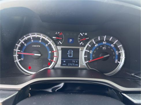 Used 2018 Toyota 4Runner SR5 Premium AWD/4WD image 27