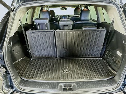 Used 2018 Toyota Highlander SE AWD/4WD image 35