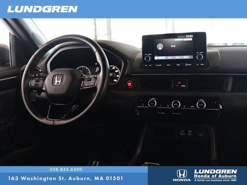 Used 2025 Honda Pilot Sport image 4