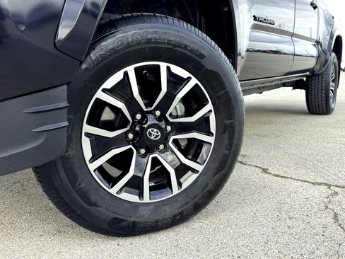 Used 2021 Toyota Tacoma TRD Sport w/ Technology Package image 2