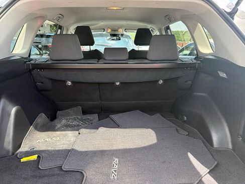 Used 2020 Toyota RAV4 XLE w/ Carpet Mat Package AWD/4WD image 11