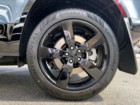 New 2026 Land Rover Defender 110 X-Dynamic SE image 18