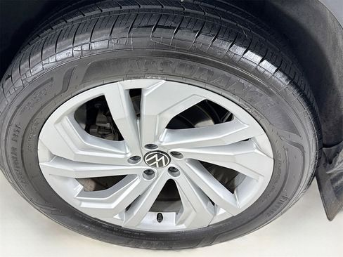 Used 2023 Volkswagen Atlas SE image 32