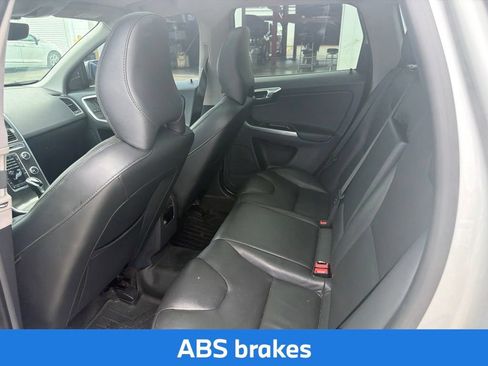 Used 2016 Volvo XC60 T6 w/ Proximity Package AWD/4WD image 34