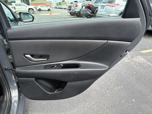Used 2024 Hyundai Elantra Limited FWD image 16