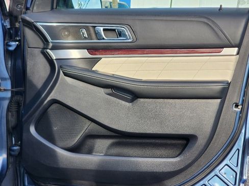 Used 2019 Ford Explorer Platinum image 10